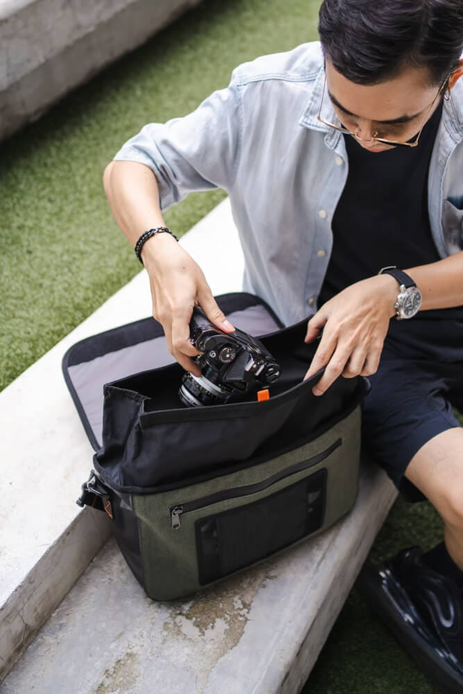 กระเป๋าสะพายข้างกันน้ำ FEELFREE URBANION ECO รุ่น MESSENGER BAG สี BLACK_8